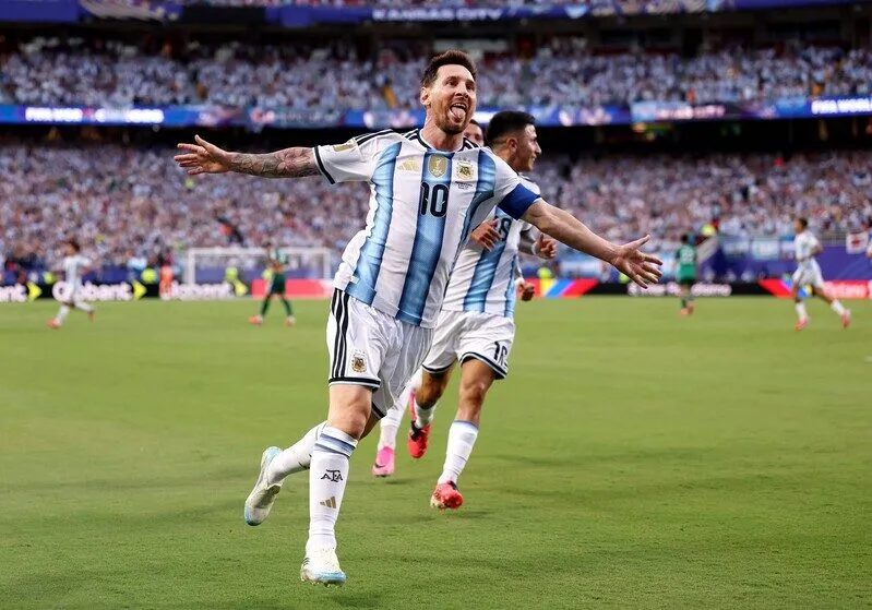 Lionel Messi là bóng đá, bóng đá là Lionel Messi